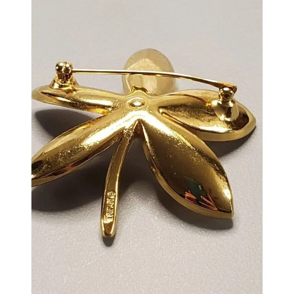 VTG Crown Trifari Flower Brooch Pin textured gold tone leaf brooch